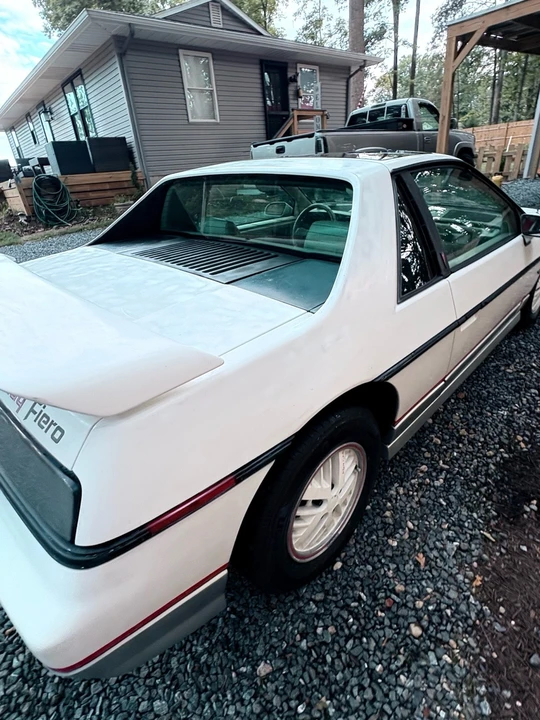 1984 Pontiac Fiero - Image 19 of 31