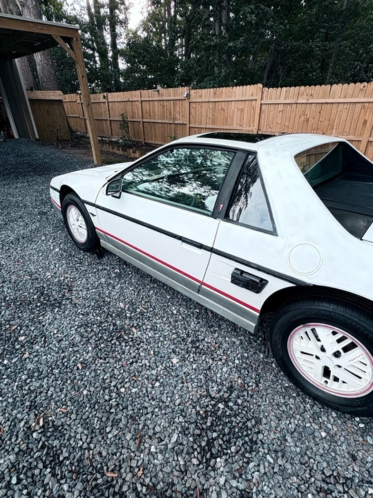 1984 Pontiac Fiero - Image 16 of 31