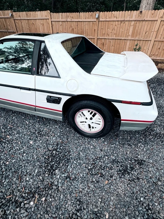 1984 Pontiac Fiero - Image 17 of 31