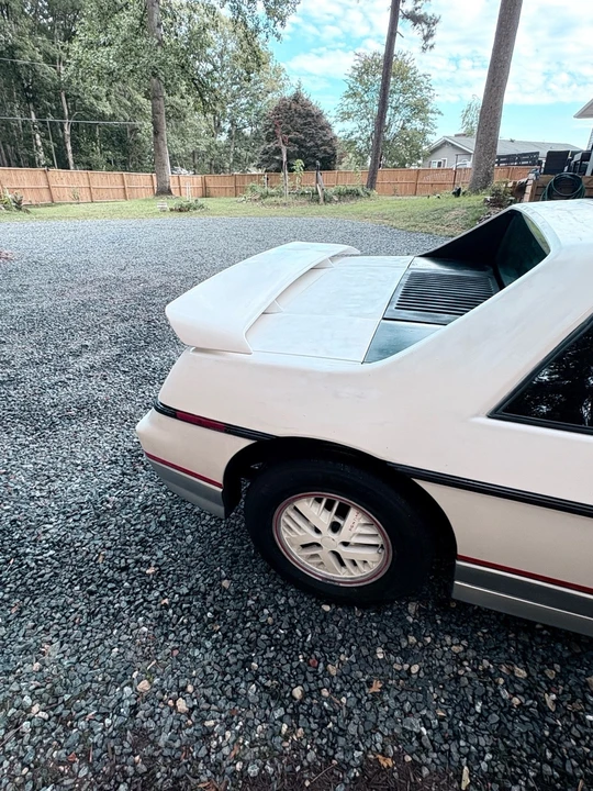 1984 Pontiac Fiero - Image 23 of 31
