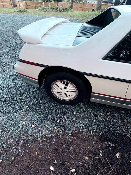 1984 Pontiac Fiero - Image 22 of 31