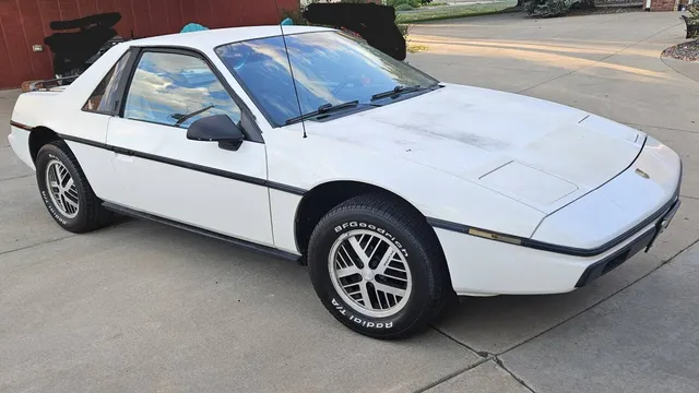1984 Pontiac Fiero SE