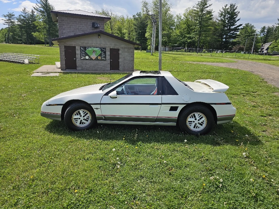1984 Pontiac Fiero - Image 3 of 31