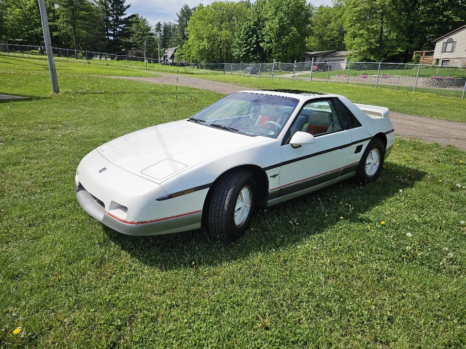 1984 Pontiac Fiero - Image 2 of 31