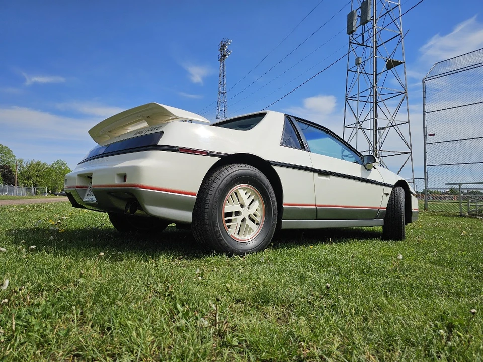1984 Pontiac Fiero - Image 7 of 31