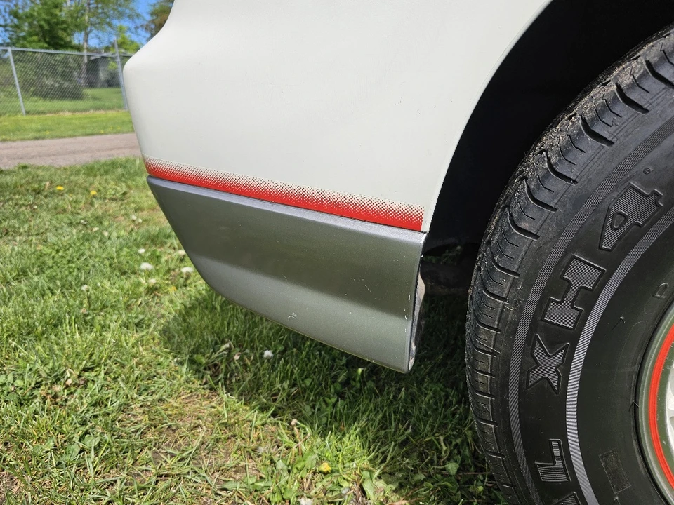 1984 Pontiac Fiero - Image 22 of 31