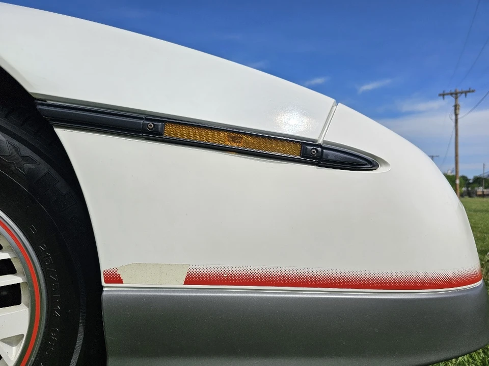 1984 Pontiac Fiero - Image 24 of 31