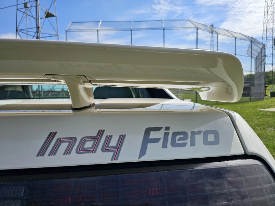 1984 Pontiac Fiero - Image 27 of 31