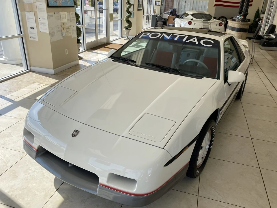 1984 Pontiac Fiero - Image 5 of 31