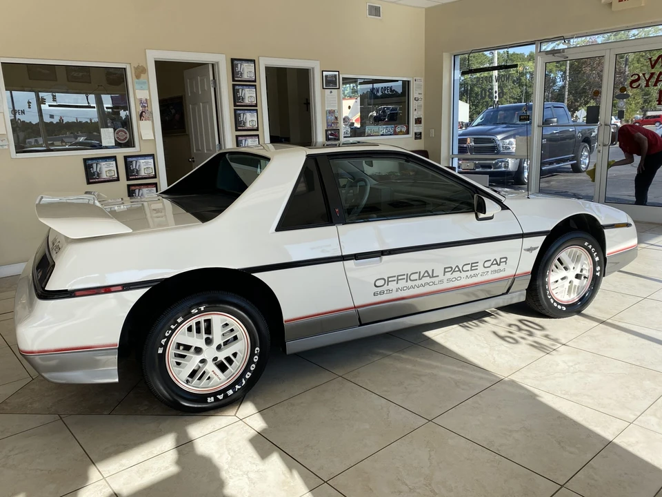 1984 Pontiac Fiero - Image 17 of 31