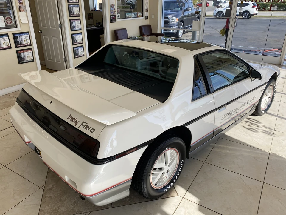 1984 Pontiac Fiero - Image 16 of 31