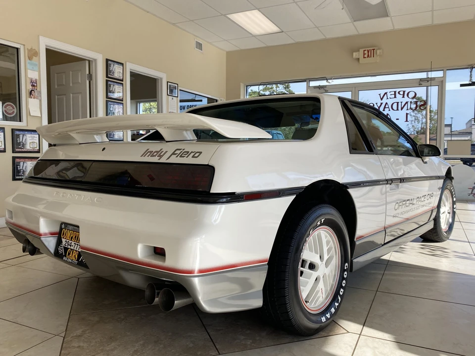 1984 Pontiac Fiero - Image 15 of 31