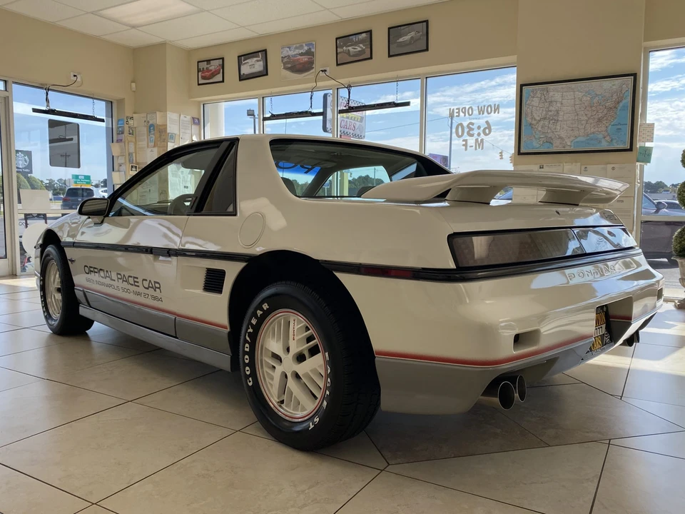 1984 Pontiac Fiero - Image 10 of 31