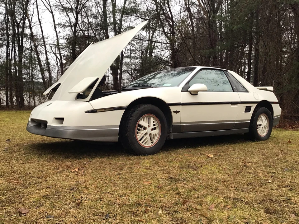 1984 Pontiac Fiero - Image 11 of 31