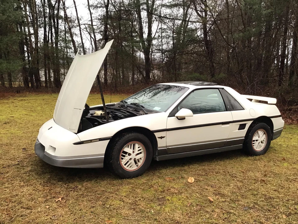 1984 Pontiac Fiero - Image 8 of 31