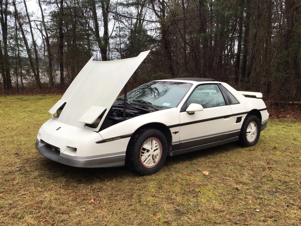 1984 Pontiac Fiero - Image 9 of 31