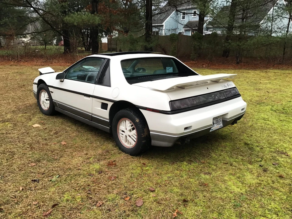 1984 Pontiac Fiero - Image 25 of 31