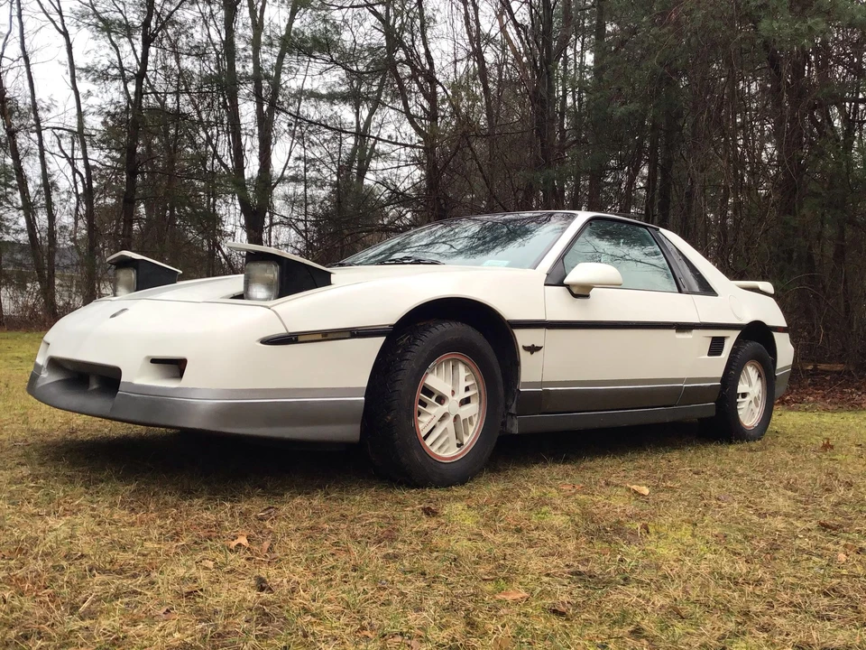 1984 Pontiac Fiero - Image 7 of 31
