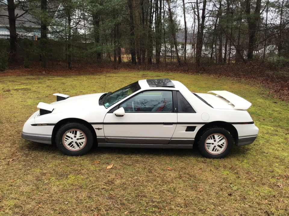 1984 Pontiac Fiero - Image 12 of 31