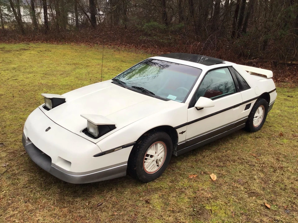 1984 Pontiac Fiero - Image 3 of 31
