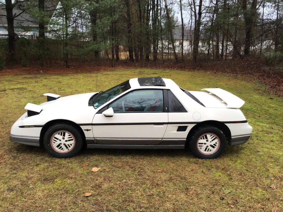 1984 Pontiac Fiero - Image 13 of 31