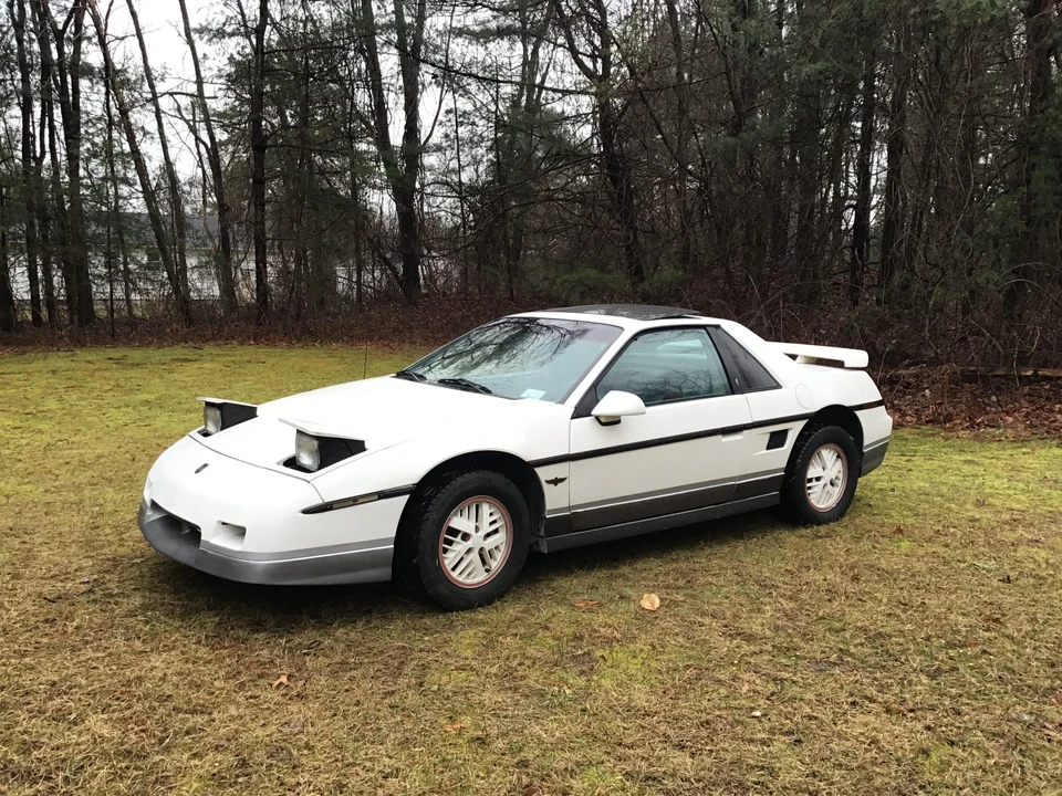 1984 Pontiac Fiero - Image 5 of 31