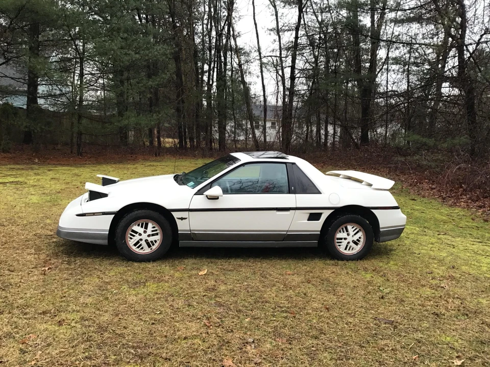 1984 Pontiac Fiero - Image 14 of 31