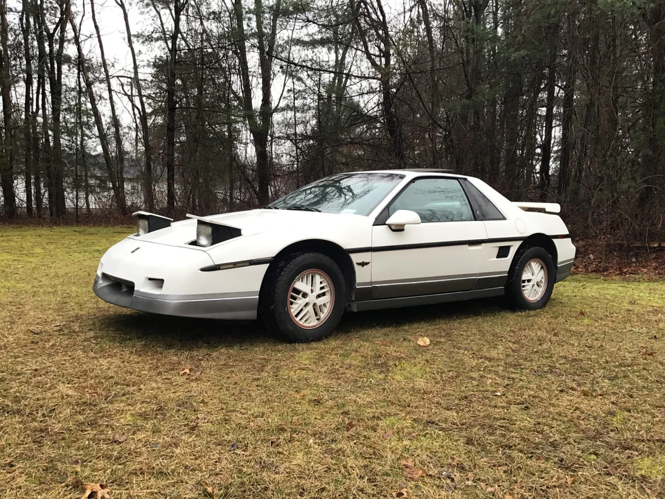 1984 Pontiac Fiero - Image 6 of 31