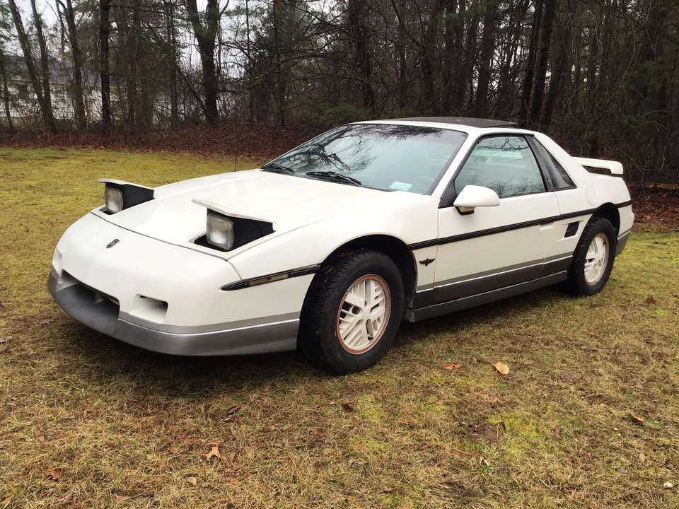1984 Pontiac Fiero - Image 4 of 31