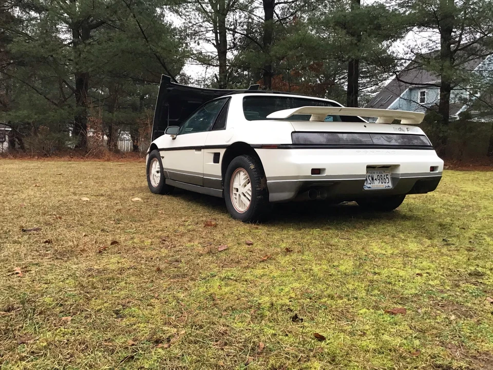 1984 Pontiac Fiero - Image 27 of 31