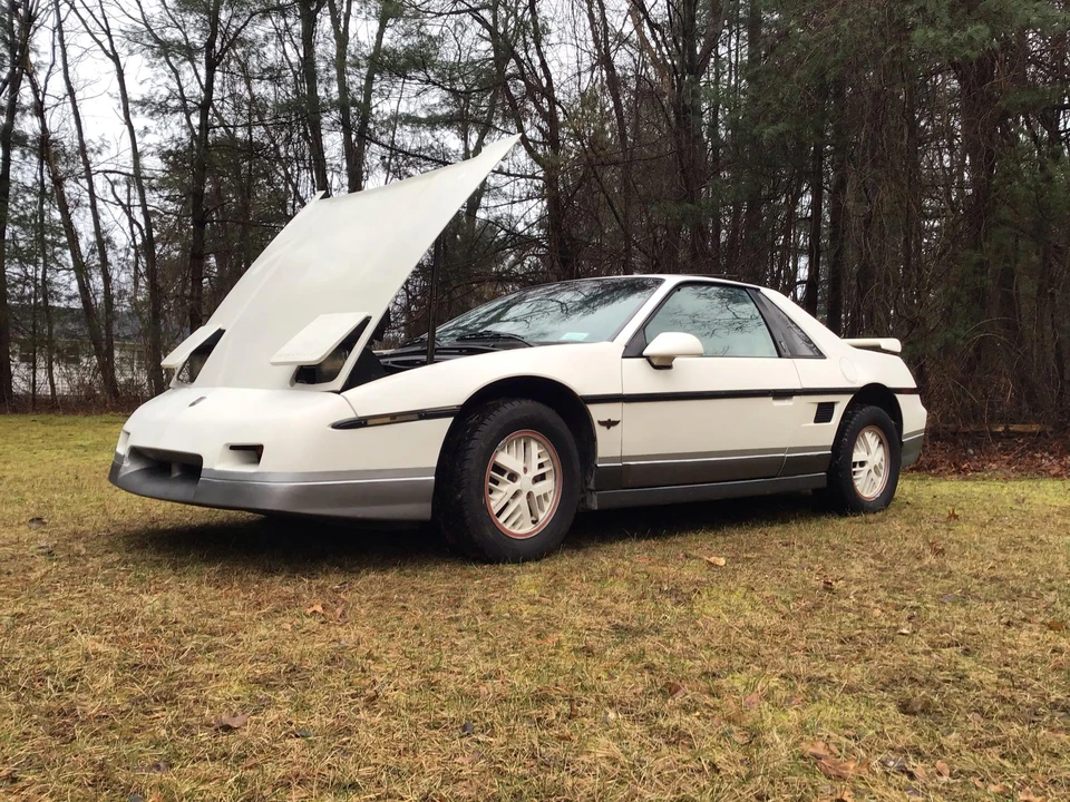 1984 Pontiac Fiero - Image 10 of 31