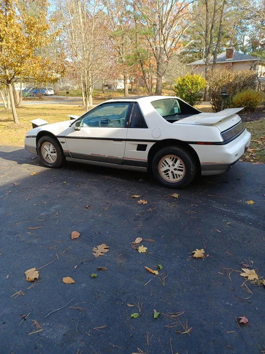 1984 Pontiac Fiero - Image 23 of 31