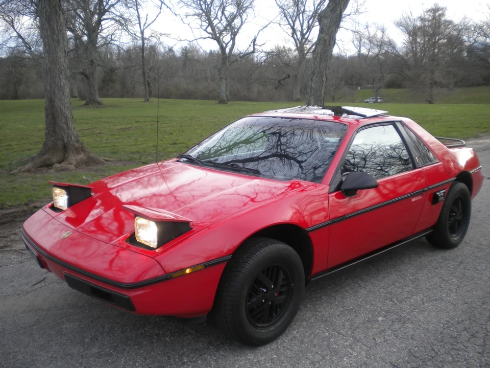 1984 Pontiac Fiero - Image 19 of 21