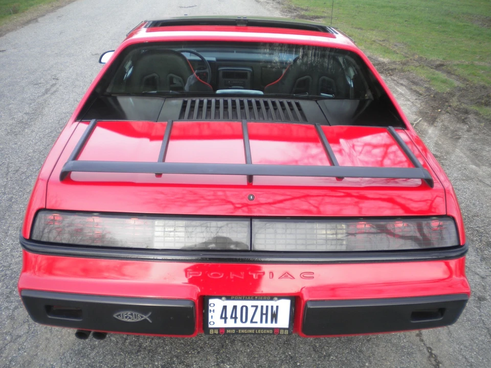 1984 Pontiac Fiero - Image 15 of 21
