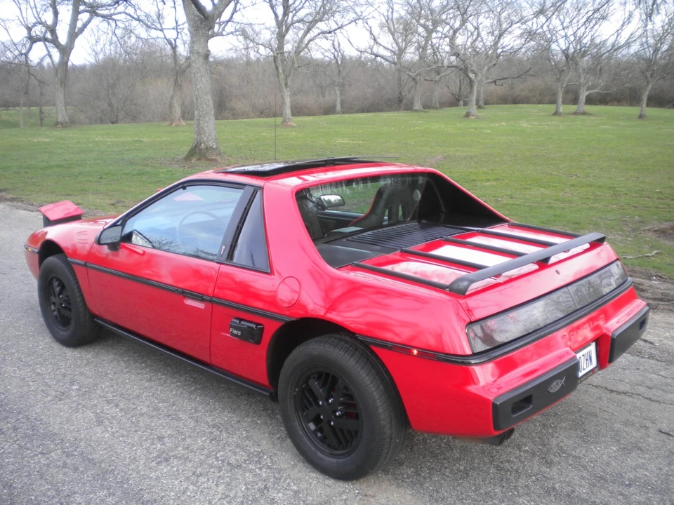 1984 Pontiac Fiero - Image 13 of 21