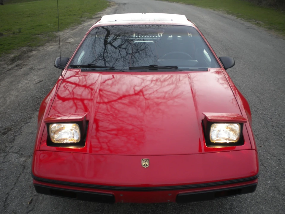 1984 Pontiac Fiero - Image 18 of 21