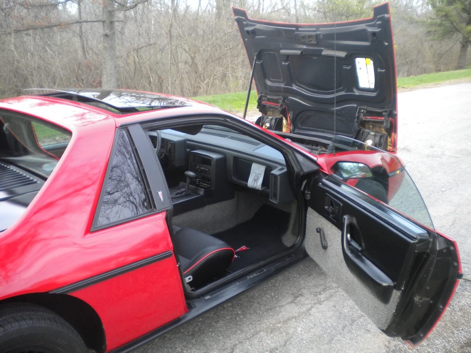 1984 Pontiac Fiero - Image 21 of 21