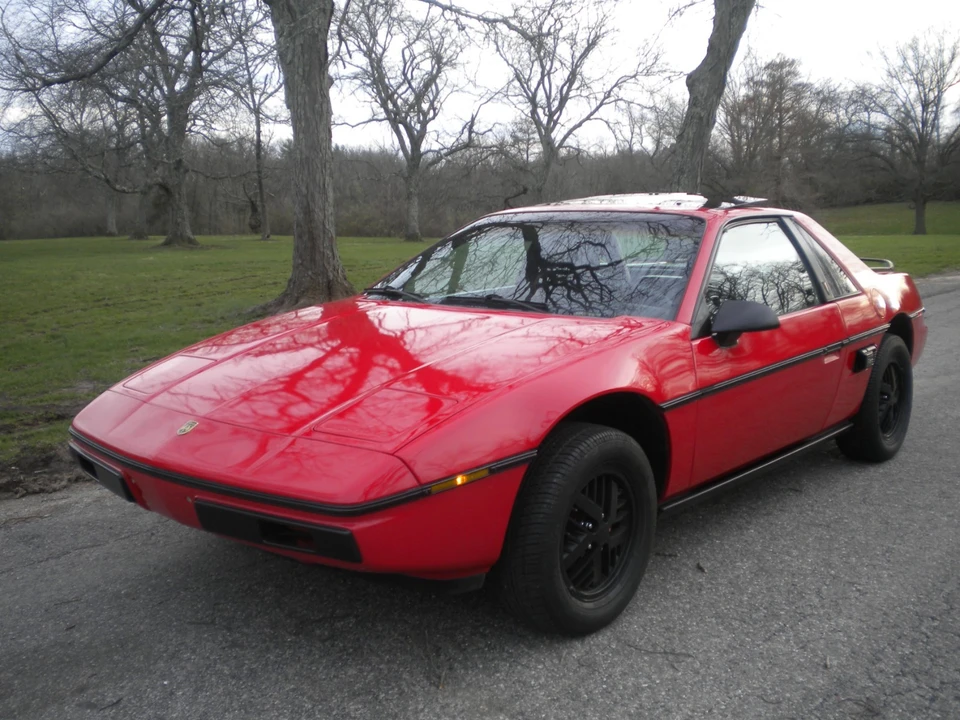 1984 Pontiac Fiero - Image 7 of 21