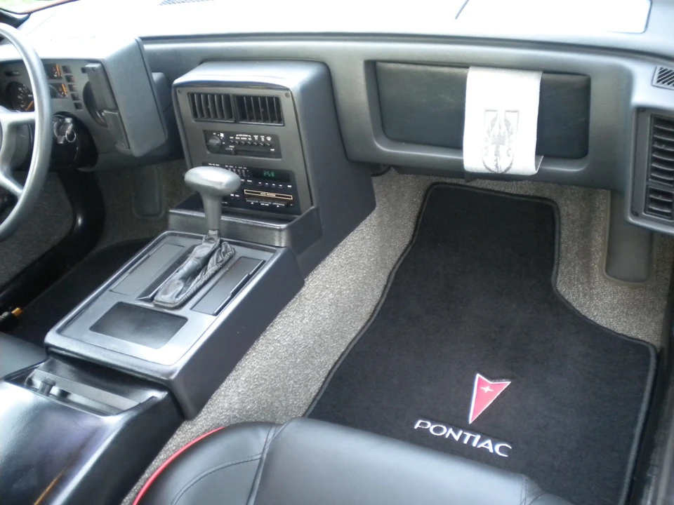 1984 Pontiac Fiero - Image 10 of 21