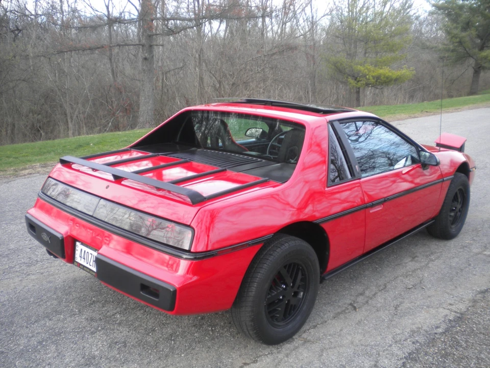 1984 Pontiac Fiero - Image 6 of 21