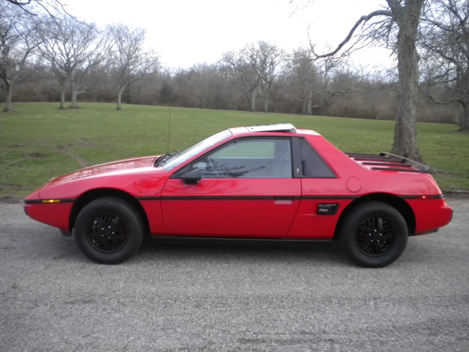 1984 Pontiac Fiero - Image 2 of 21