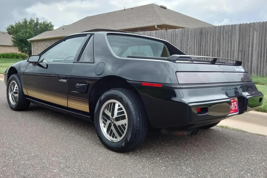 1984 Pontiac Fiero - Image 4 of 31