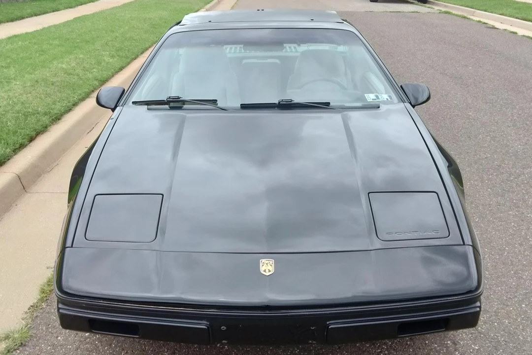 1984 Pontiac Fiero - Image 2 of 31