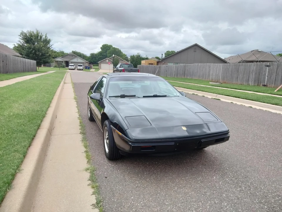 1984 Pontiac Fiero - Image 24 of 31