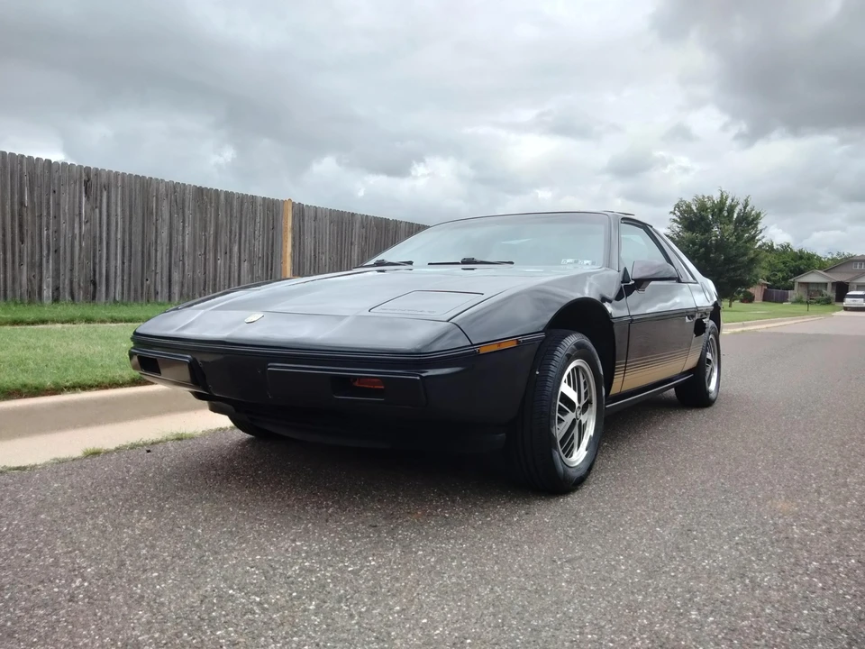 1984 Pontiac Fiero - Image 9 of 31