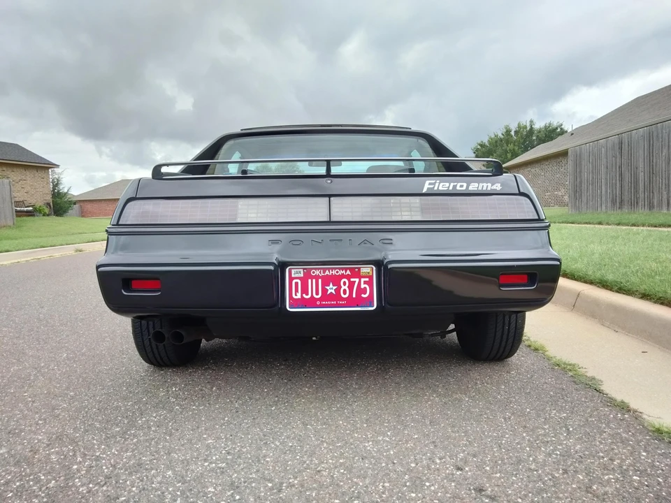 1984 Pontiac Fiero - Image 15 of 31