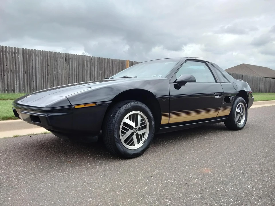1984 Pontiac Fiero - Image 12 of 31