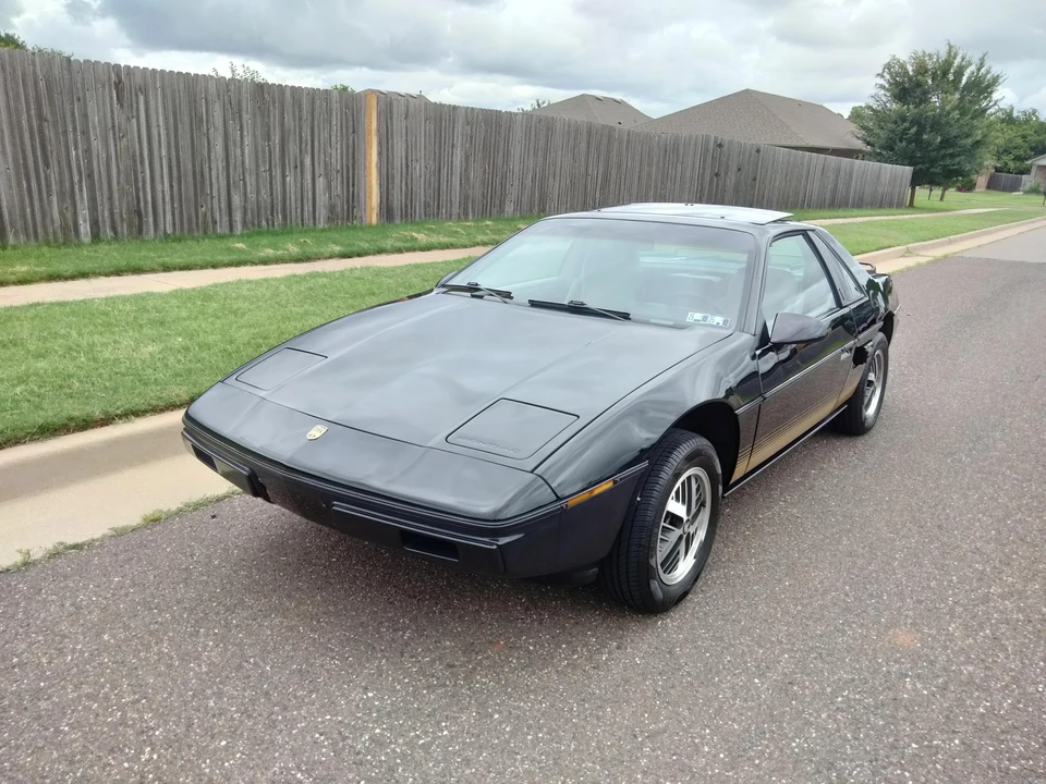 1984 Pontiac Fiero - Image 10 of 31
