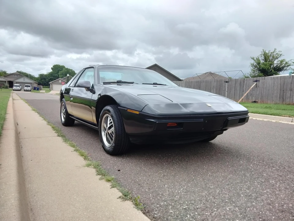 1984 Pontiac Fiero - Image 23 of 31