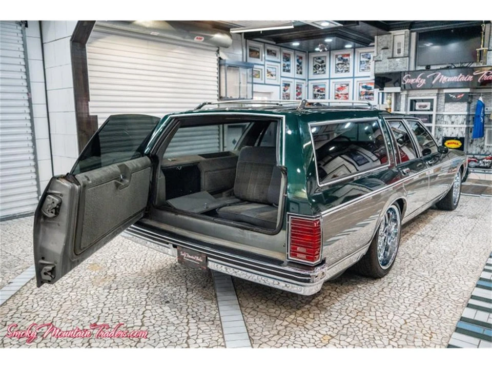 1984 Pontiac Parisienne - Image 28 of 31